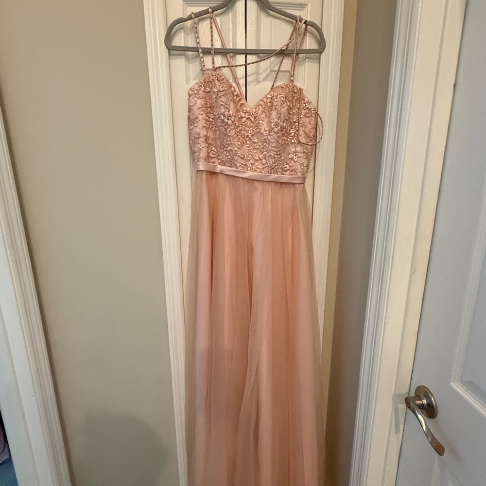 Chic Blush Lace Evening Dress